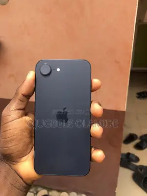 Apple iPhone 16e 128 GB Black