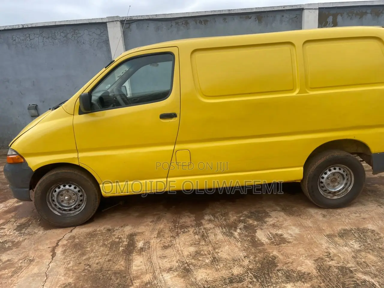Toyota HiAce 2005 Yellow