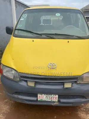 Toyota HiAce 2005 Yellow