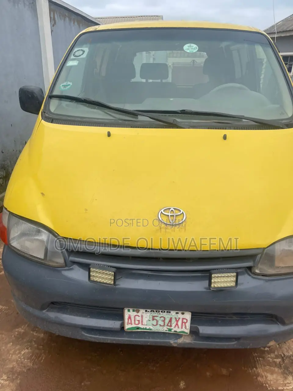 Toyota HiAce 2005 Yellow
