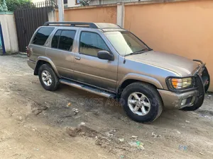 Nissan Pathfinder SE 2004 Gray