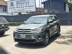 Toyota Highlander LE Plus 4dr SUV AWD (3.5L 6cyl 6A) 2014 Gray