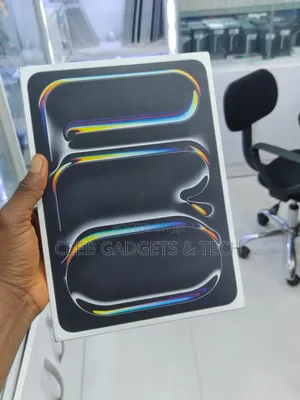 New Apple iPad Pro 13 (2025) 256 GB Silver