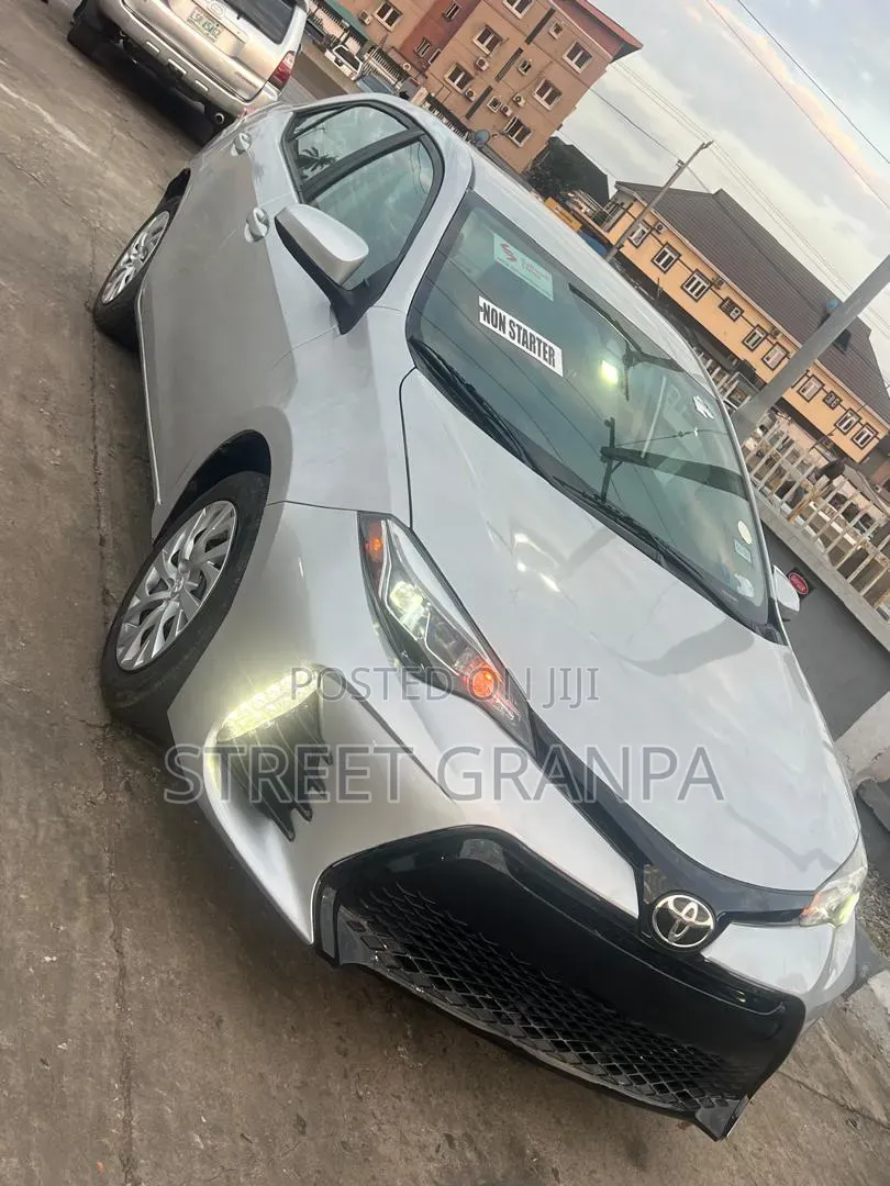 Toyota Corolla 2018 Silver