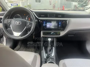 Toyota Corolla 2018 Silver