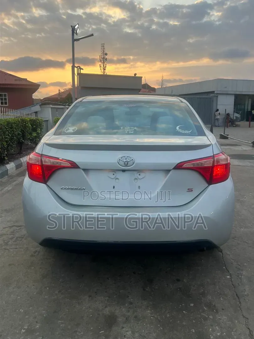 Toyota Corolla 2018 Silver