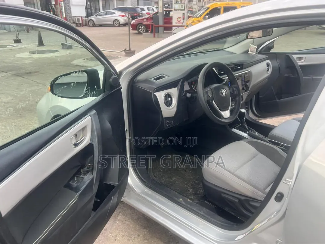 Toyota Corolla 2018 Silver