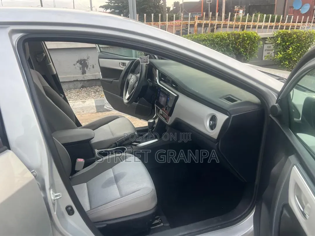 Toyota Corolla 2018 Silver