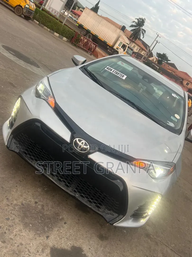Toyota Corolla 2018 Silver