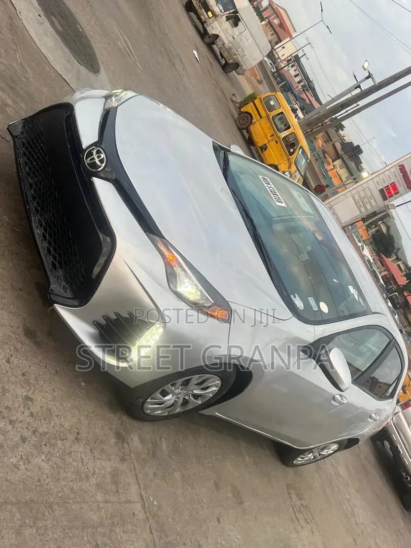 Toyota Corolla 2018 Silver