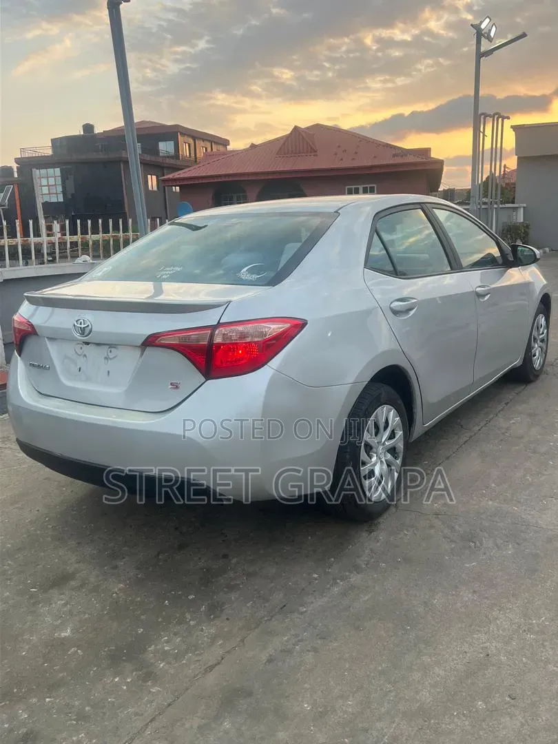 Toyota Corolla 2018 Silver