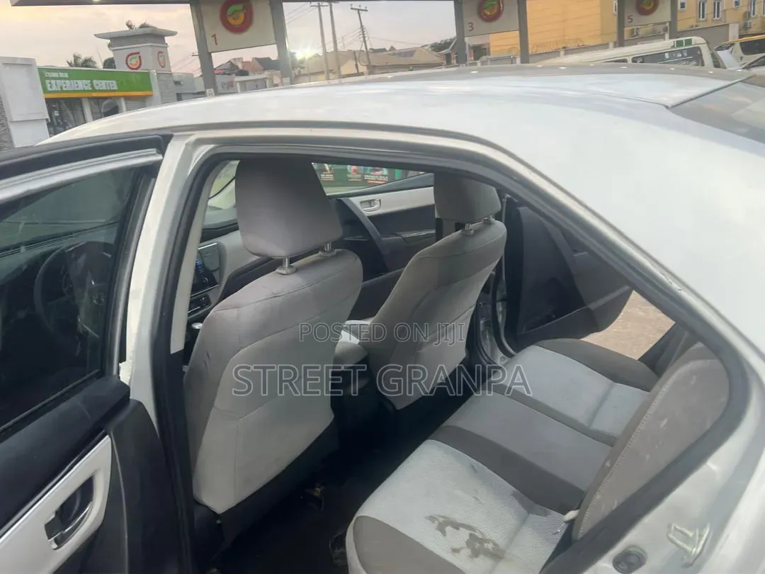Toyota Corolla 2018 Silver