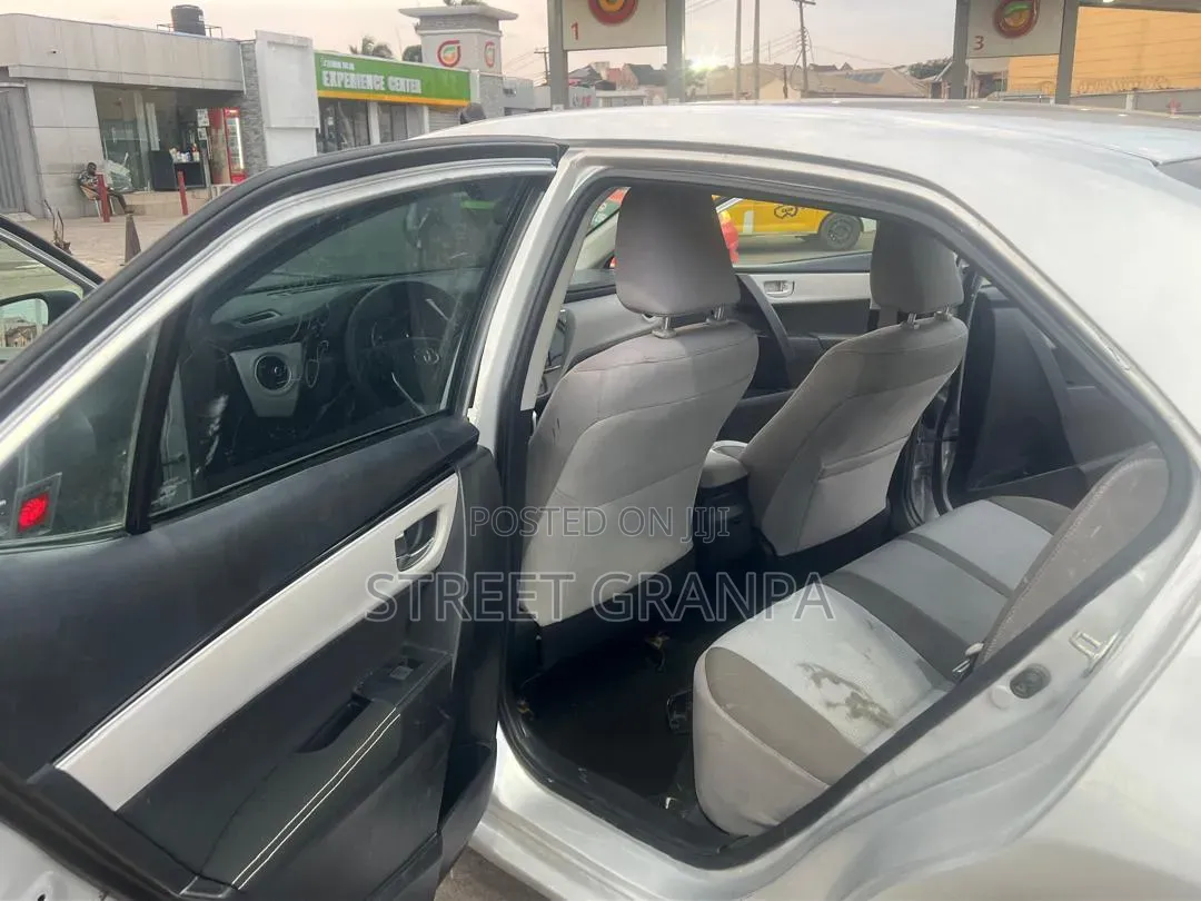 Toyota Corolla 2018 Silver
