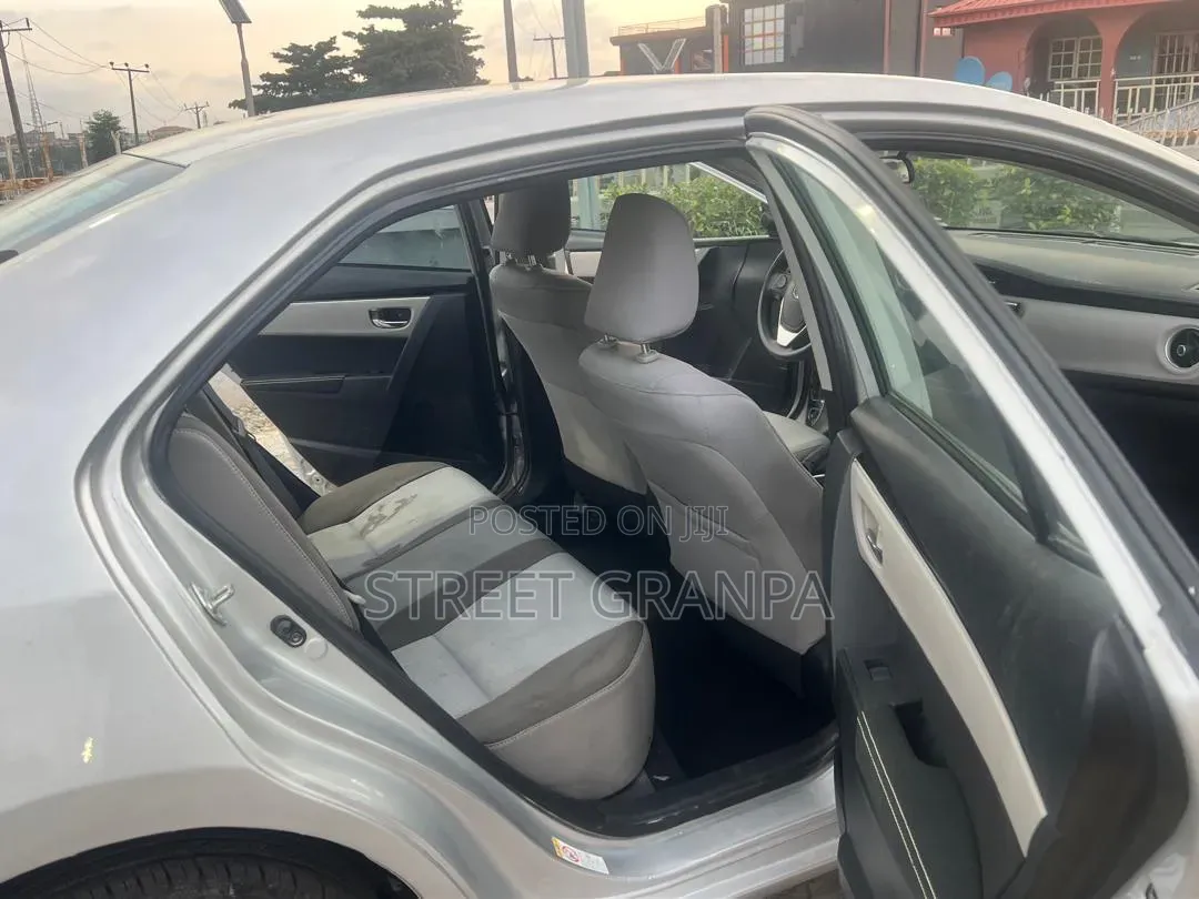 Toyota Corolla 2018 Silver