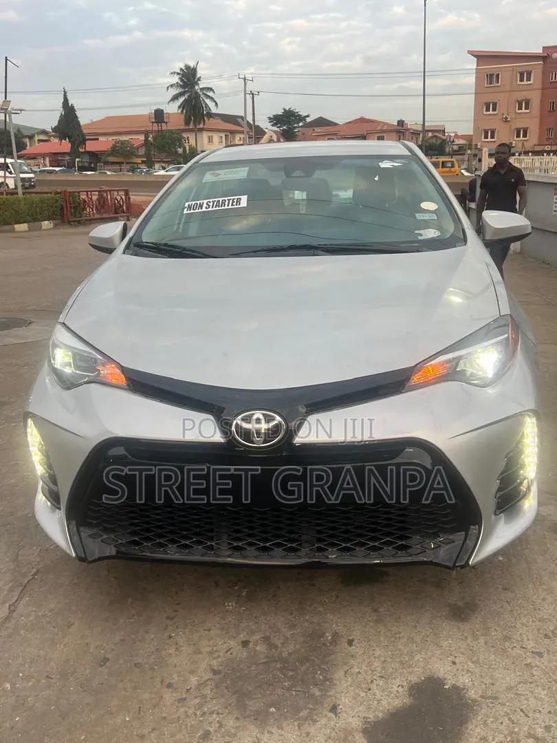 Toyota Corolla 2018 Silver