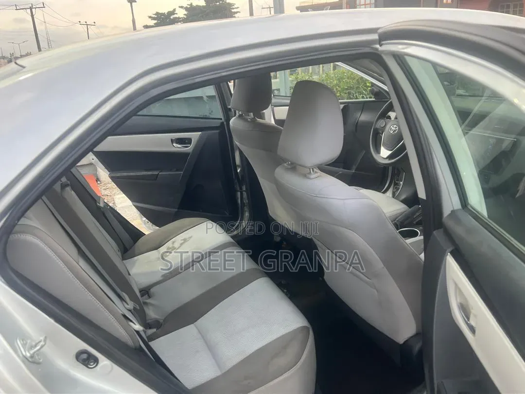 Toyota Corolla 2018 Silver
