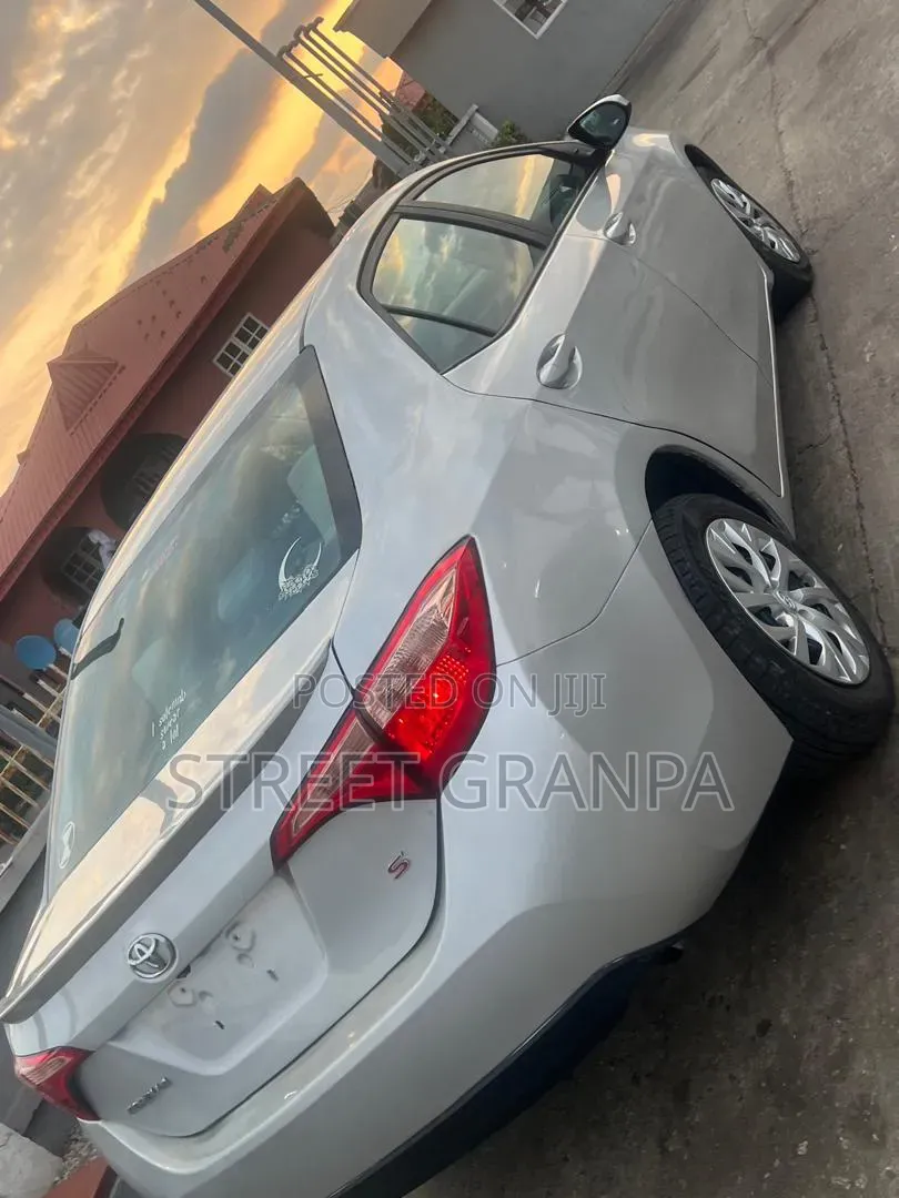 Toyota Corolla 2018 Silver