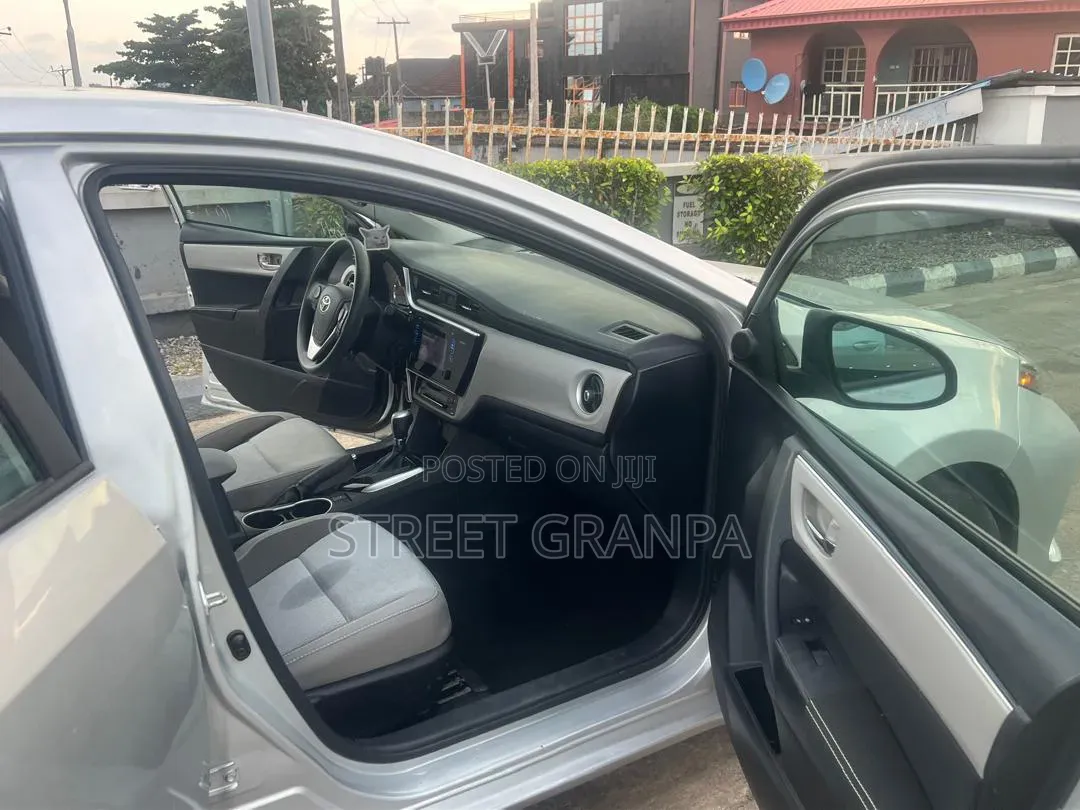 Toyota Corolla 2018 Silver