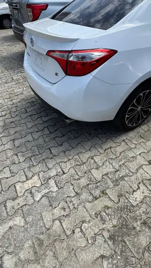 Toyota Corolla 2015 White