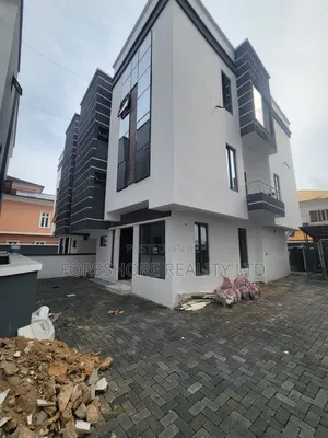 4bdrm Duplex in Adedeji, Lekki Phase 1 for rent