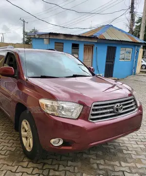 Toyota Highlander SE 2011 Red