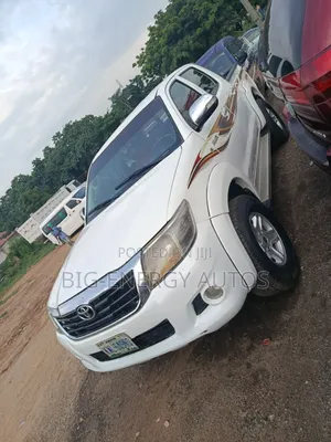 Toyota Hilux 2015 White