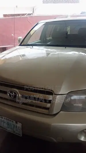 Toyota Highlander V6 2005 Gold