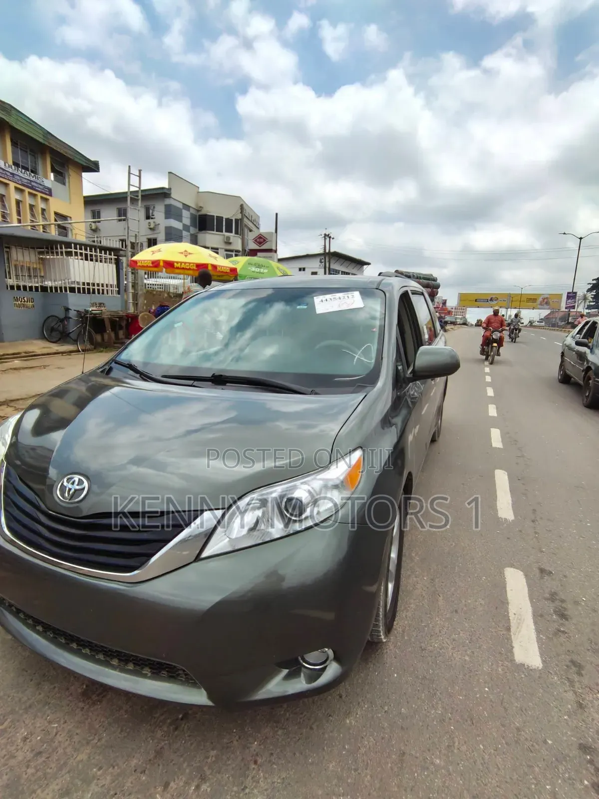 Toyota Sienna 2013 Green