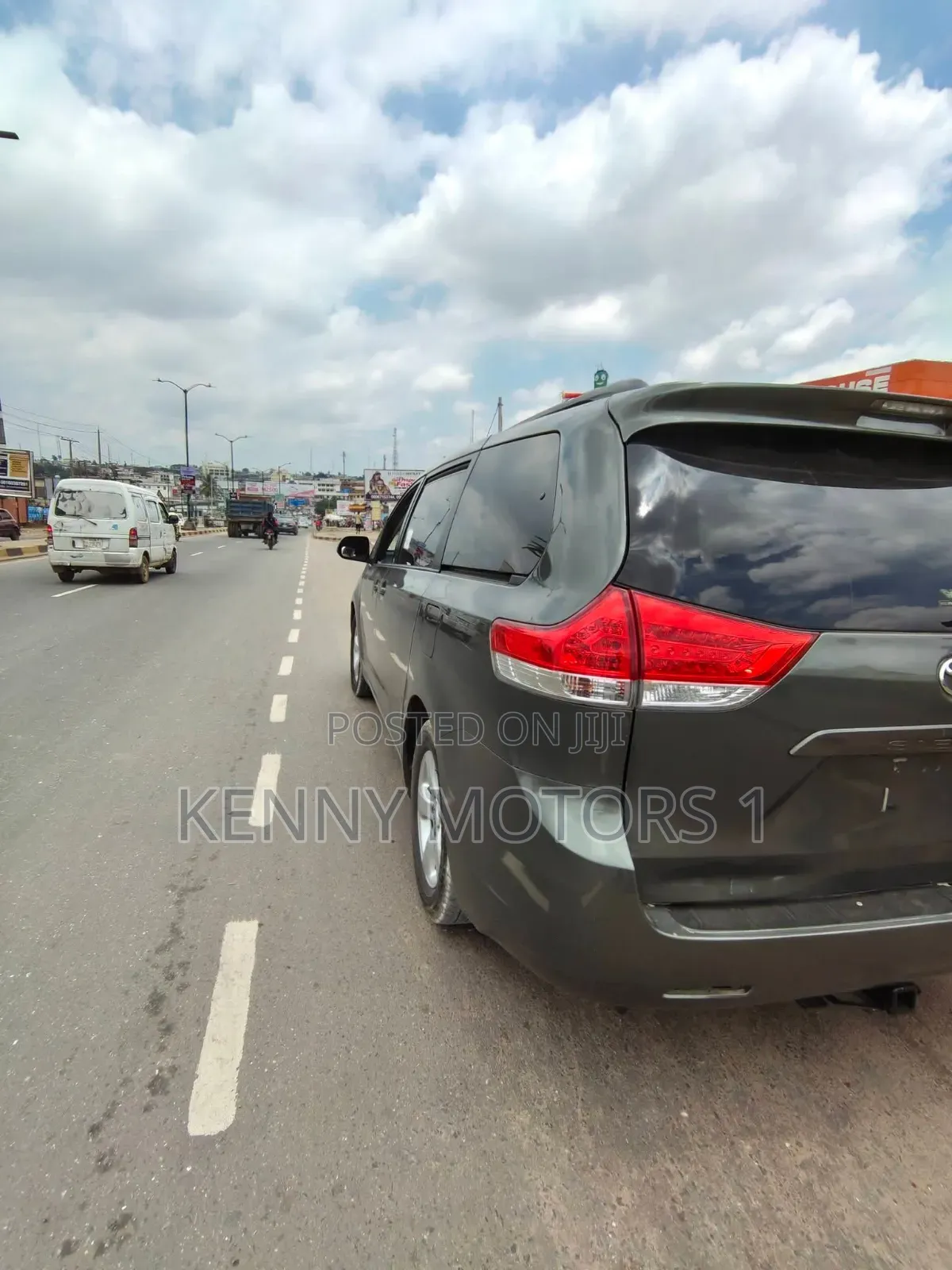 Toyota Sienna 2013 Green