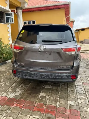 Toyota Highlander LE 4dr SUV (3.5L 6cyl 6A) 2015 Gray