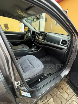 Toyota Highlander LE 4dr SUV (3.5L 6cyl 6A) 2015 Gray