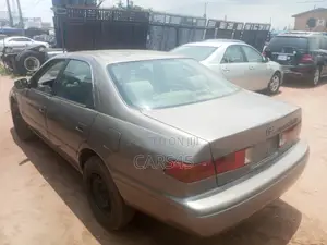Toyota Camry LE 4dr Sedan (2.2L 4cyl 4A) 2001 Gray