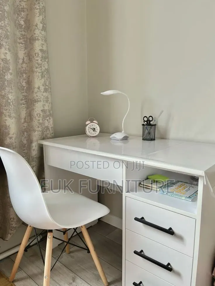 III Simple Fine Table and Chair for Your Rooms or Office