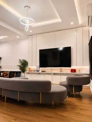 3-Bedroom Luxury Apartment in With Pool VGC