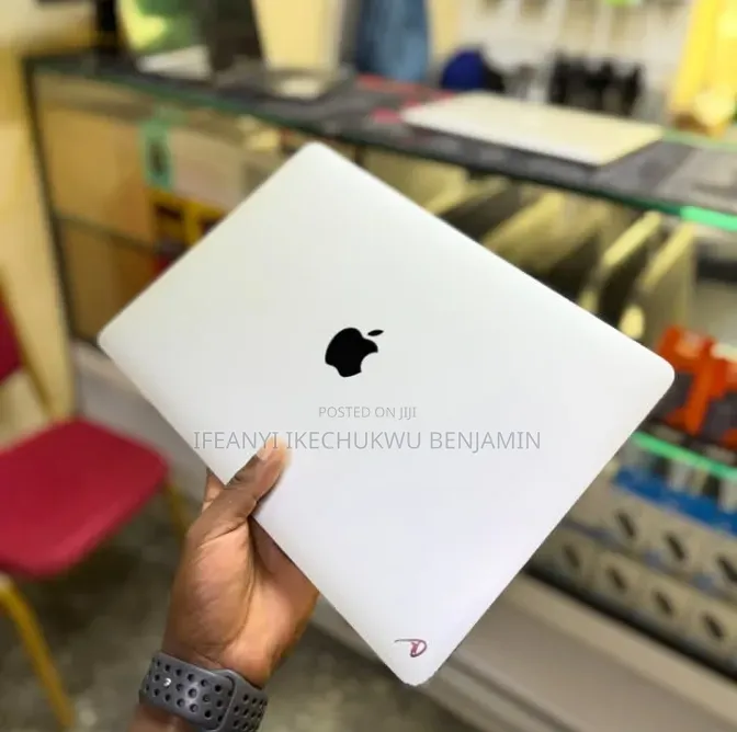 Laptop Apple MacBook Pro 2017 16GB Intel Core i7 SSD 512GB