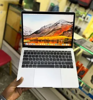 Laptop Apple MacBook Pro 2017 16GB Intel Core i7 SSD 512GB