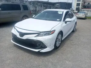 Toyota Camry 2019 White