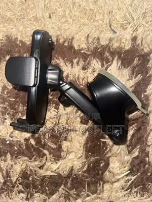 Car Phone Holder Mount With an Adjustable Arm