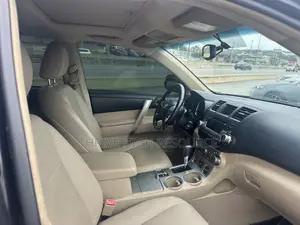 Toyota Highlander SE 2012 Black