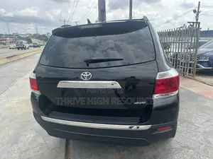 Toyota Highlander SE 2012 Black