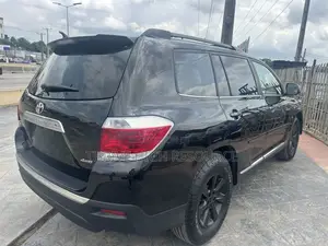 Toyota Highlander SE 2012 Black