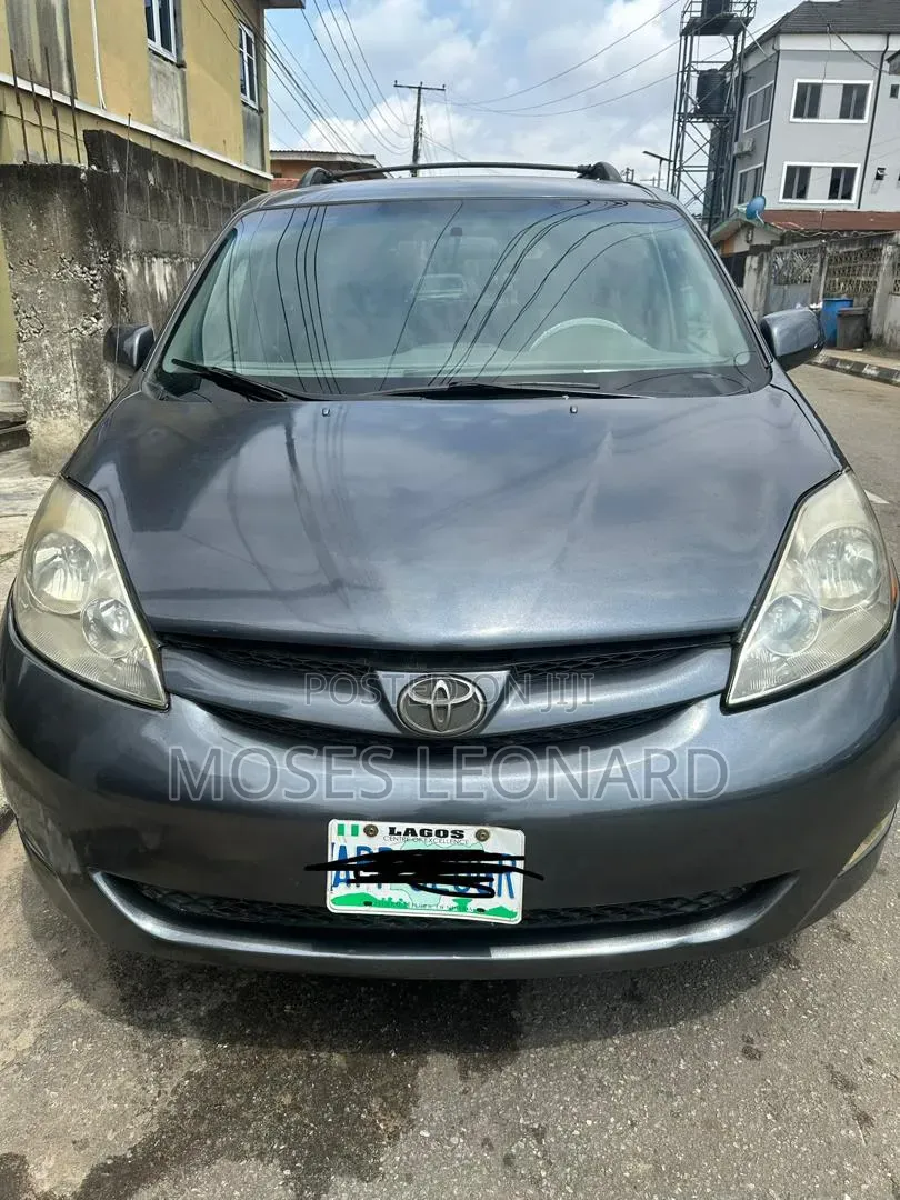 Toyota Sienna 2009 Gray