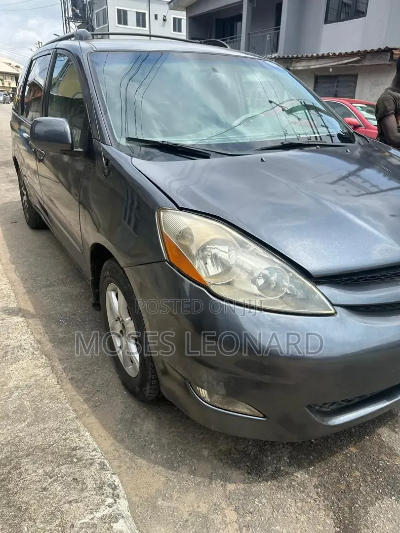 Toyota Sienna 2009 Gray