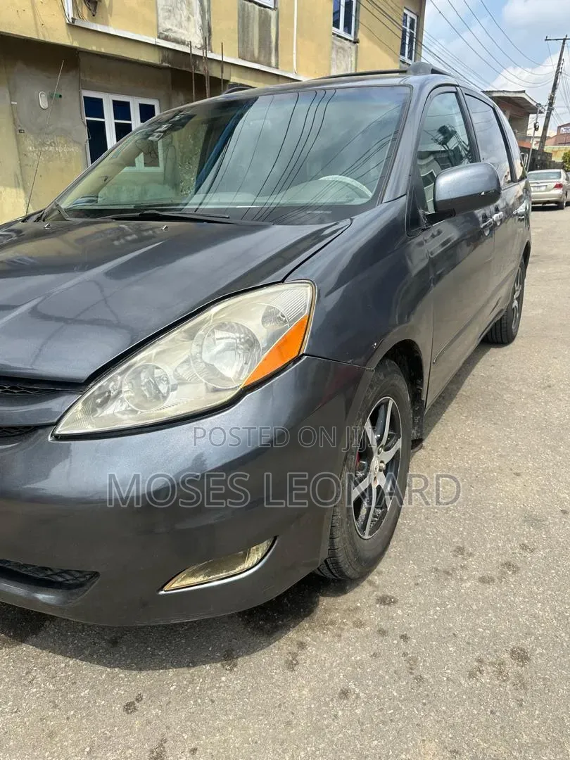 Toyota Sienna 2009 Gray