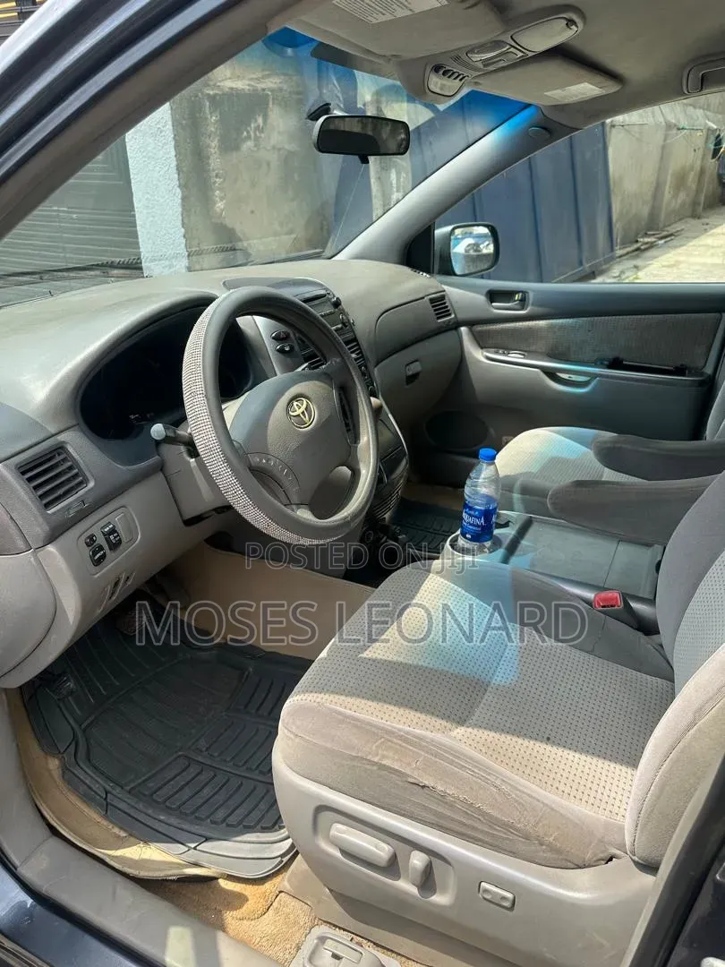 Toyota Sienna 2009 Gray