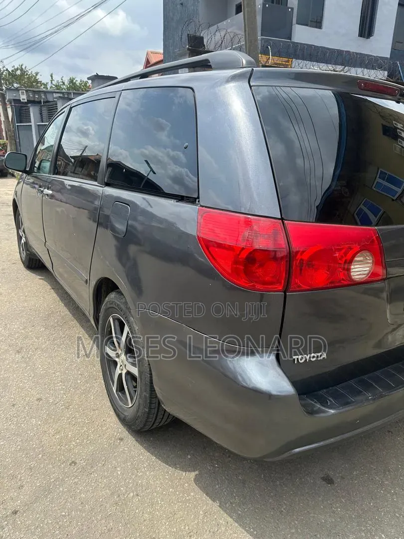 Toyota Sienna 2009 Gray
