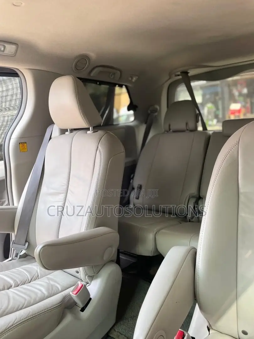 Toyota Sienna 2011 Gray