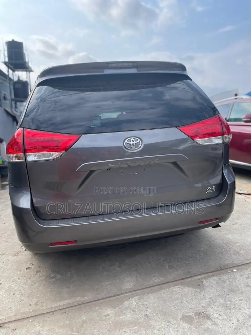 Toyota Sienna 2011 Gray