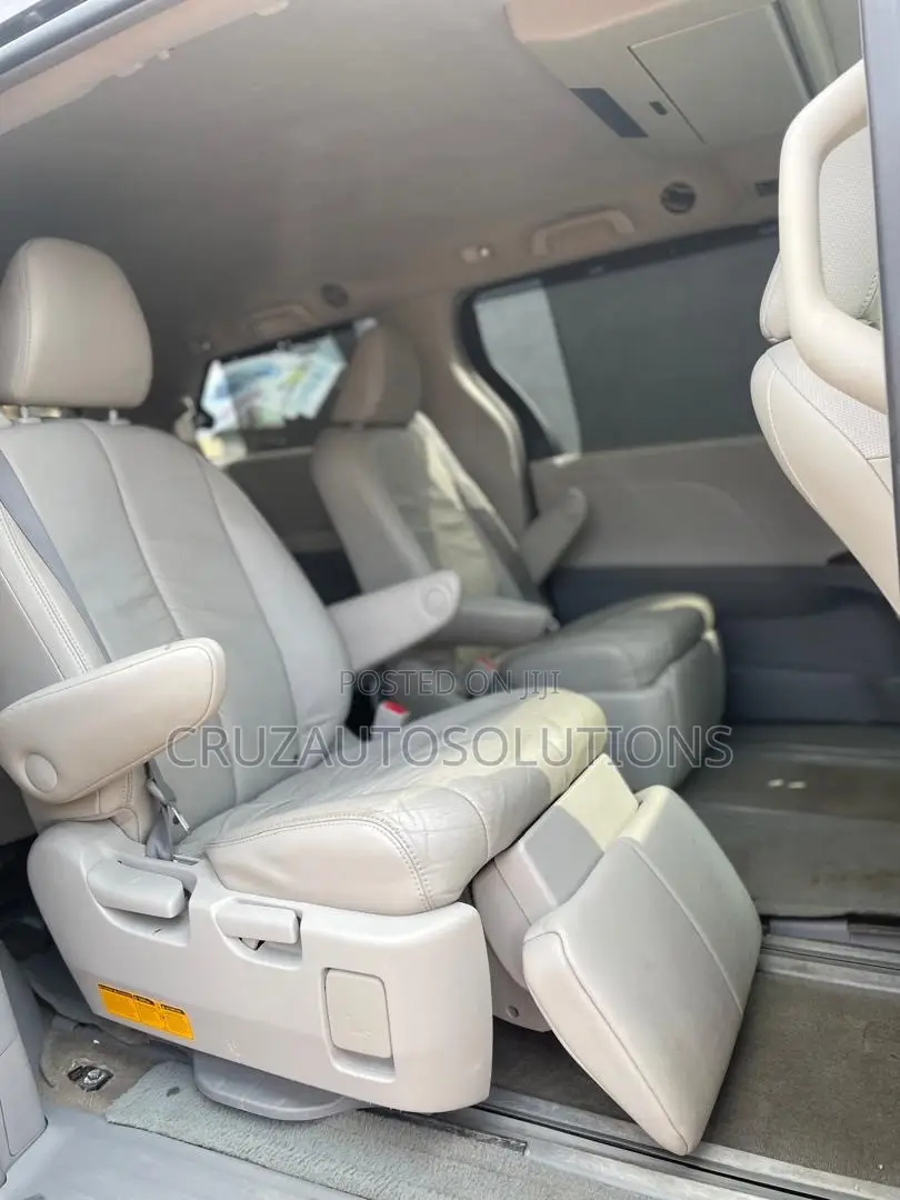 Toyota Sienna 2011 Gray