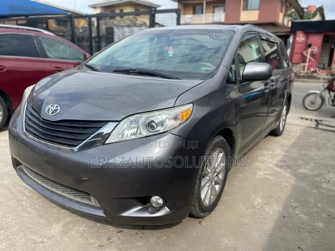 Toyota Sienna 2011 Gray